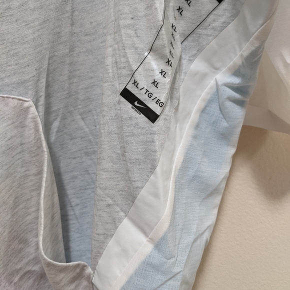 Nike Women's Workout Top w/Kangaroo Pockets Sz XL - Picture 5 of 7